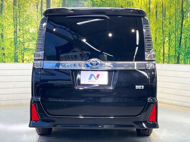 TOYOTA VOXY HYBRID 2018