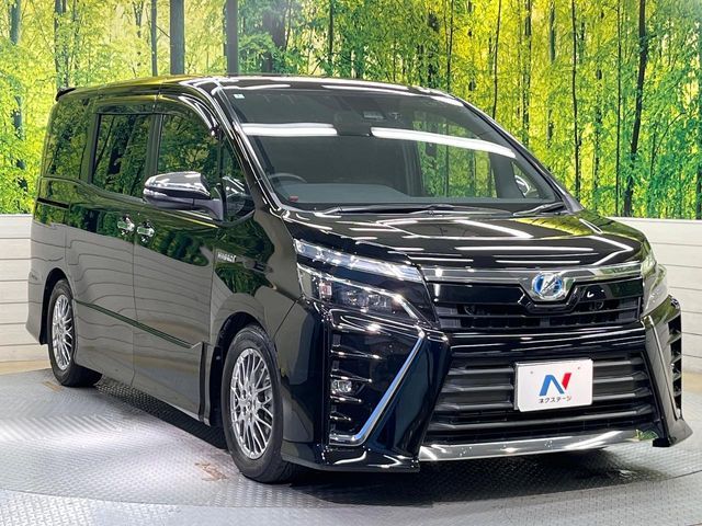 TOYOTA VOXY HYBRID 2018