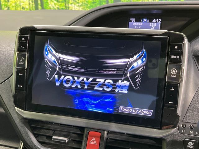 TOYOTA VOXY HYBRID 2018