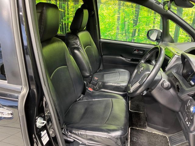 TOYOTA VOXY HYBRID 2018