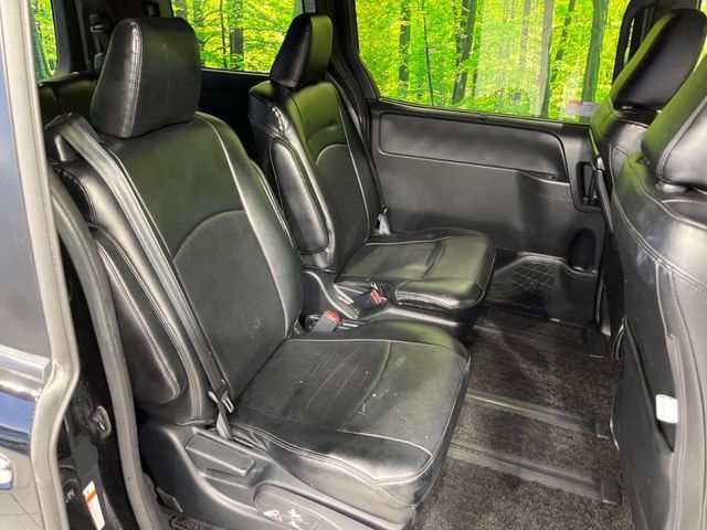 TOYOTA VOXY HYBRID 2018