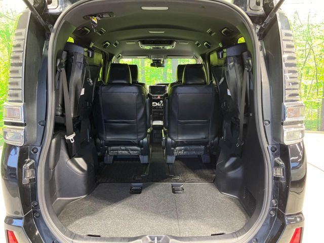 TOYOTA VOXY HYBRID 2018