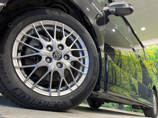 TOYOTA VOXY HYBRID 2018