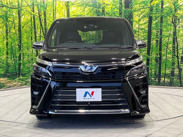 TOYOTA VOXY HYBRID 2018