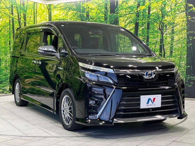 TOYOTA VOXY HYBRID 2018