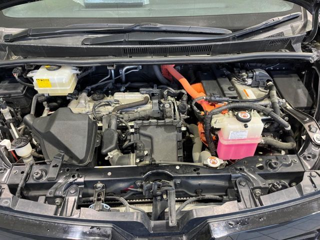 TOYOTA VOXY HYBRID 2018