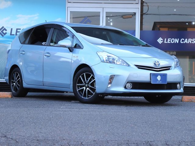 TOYOTA PRIUS Alpha 2011 