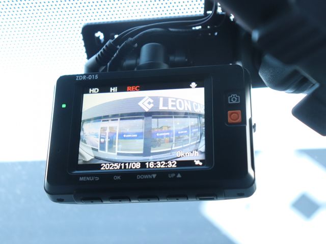 TOYOTA PRIUS Alpha 2011