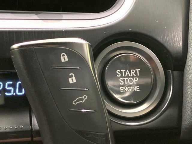 TOYOTA LEXUS UX200 2018