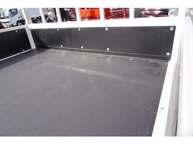 MITSUBISHI CANTER 2025