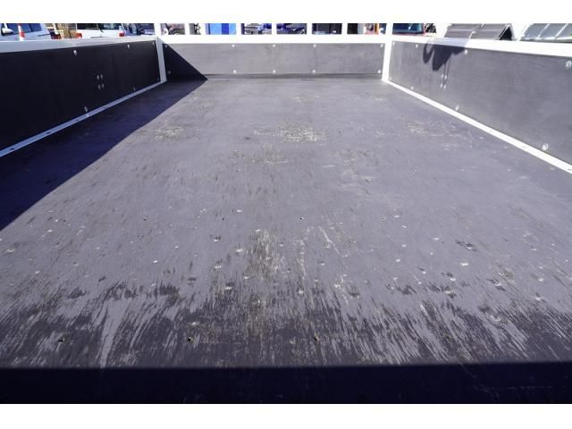 MITSUBISHI CANTER 2023