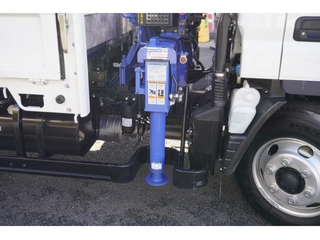 MITSUBISHI CANTER 2023