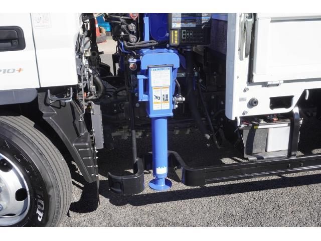 MITSUBISHI CANTER 2023