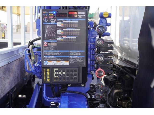 MITSUBISHI CANTER 2023