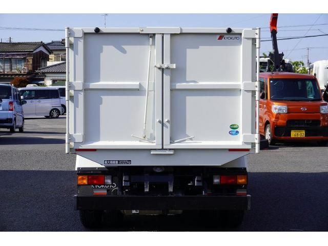 MITSUBISHI CANTER 2023