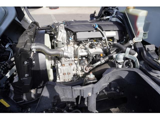 MITSUBISHI CANTER 2023