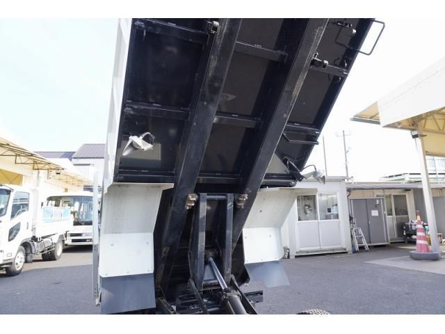 MITSUBISHI CANTER 2023