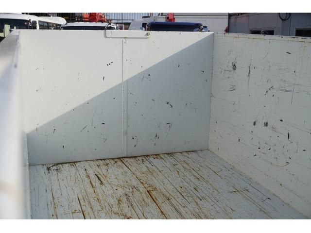 MITSUBISHI CANTER 2023