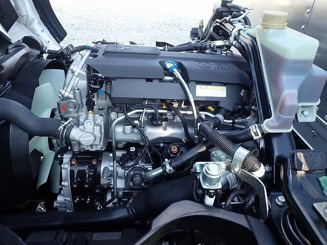 MITSUBISHI CANTER 2024