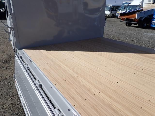 MITSUBISHI CANTER 2025