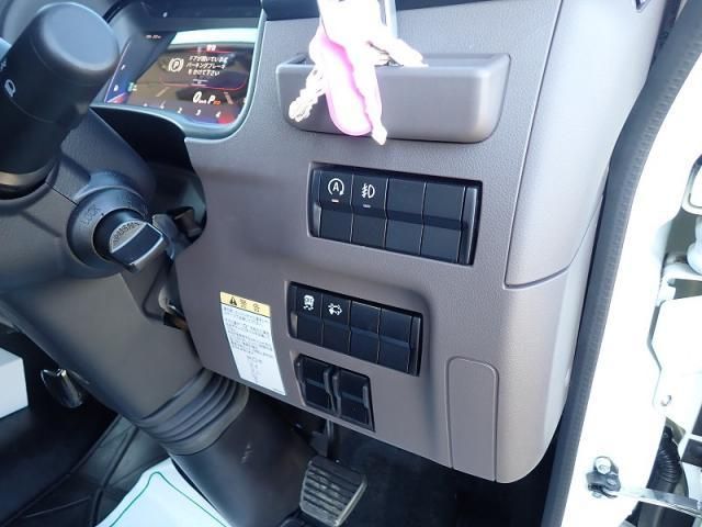 MITSUBISHI CANTER 2025