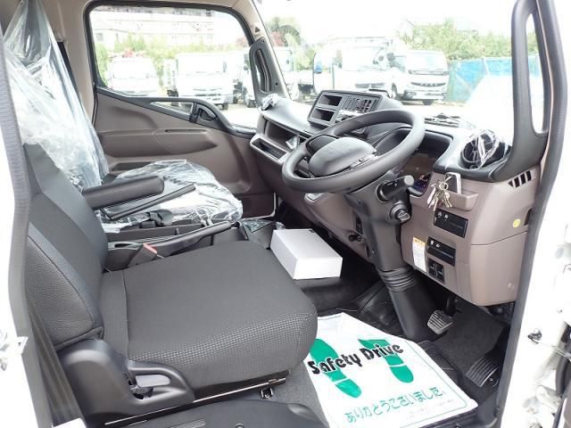 MITSUBISHI CANTER 2025