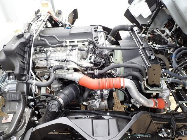 MITSUBISHI CANTER 2025