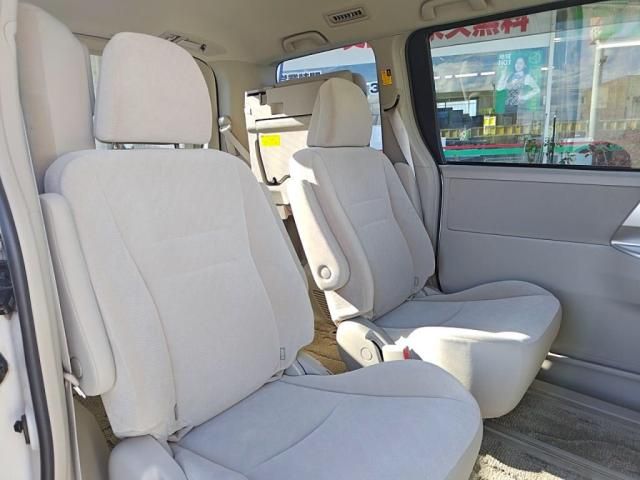 TOYOTA NOAH 2013