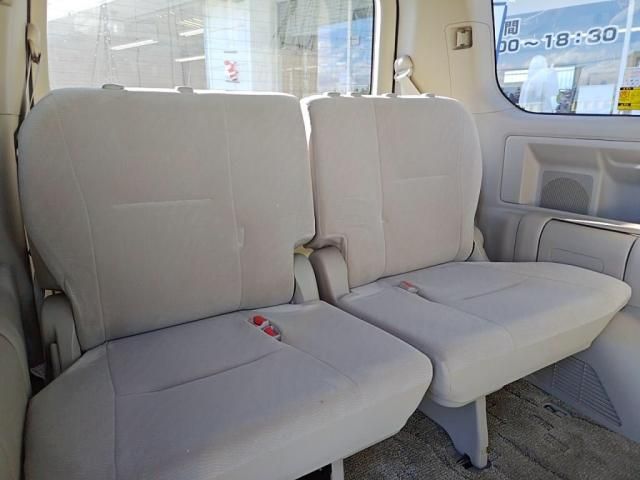 TOYOTA NOAH 2013