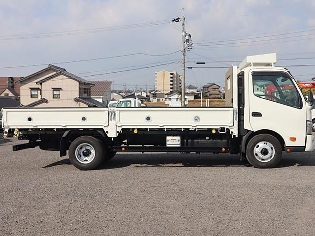 TOYOTA DYNA 2022
