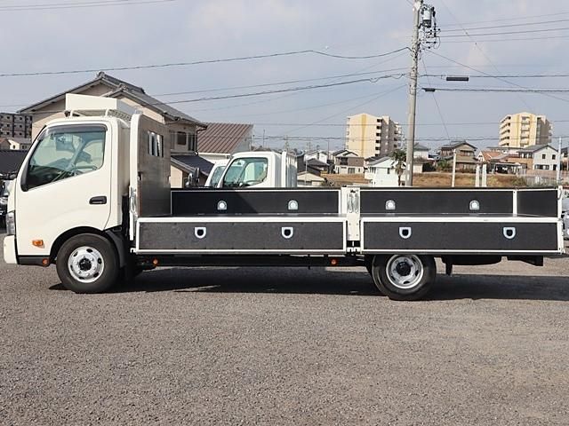 TOYOTA DYNA 2022
