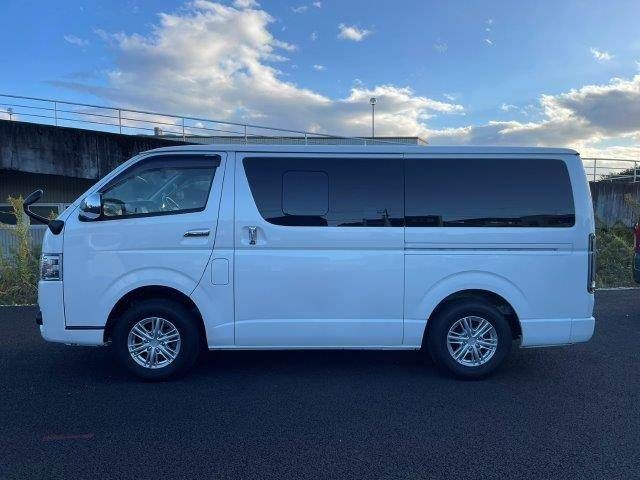 TOYOTA HIACE van 4WD 2018
