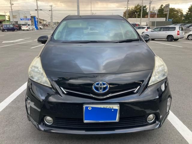 TOYOTA PRIUS Alpha 2012