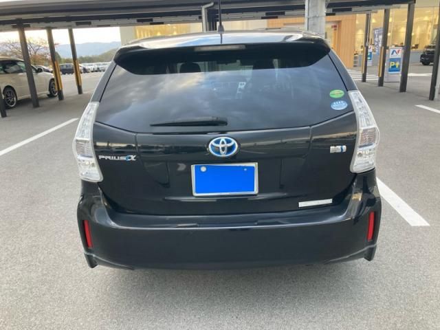 TOYOTA PRIUS Alpha 2012