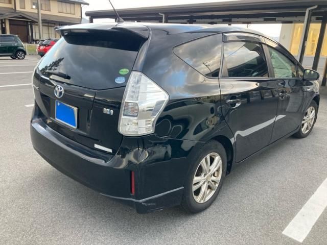 TOYOTA PRIUS Alpha 2012