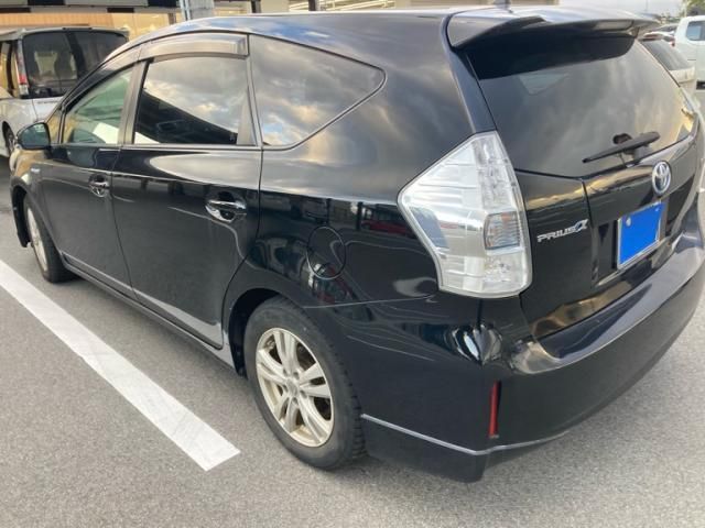 TOYOTA PRIUS Alpha 2012