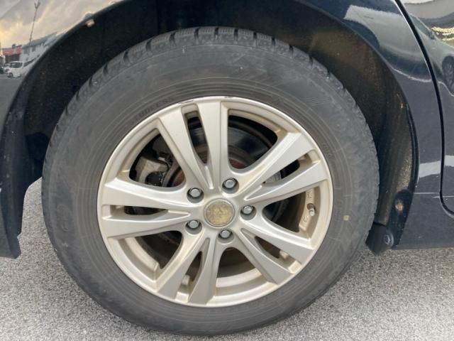 TOYOTA PRIUS Alpha 2012