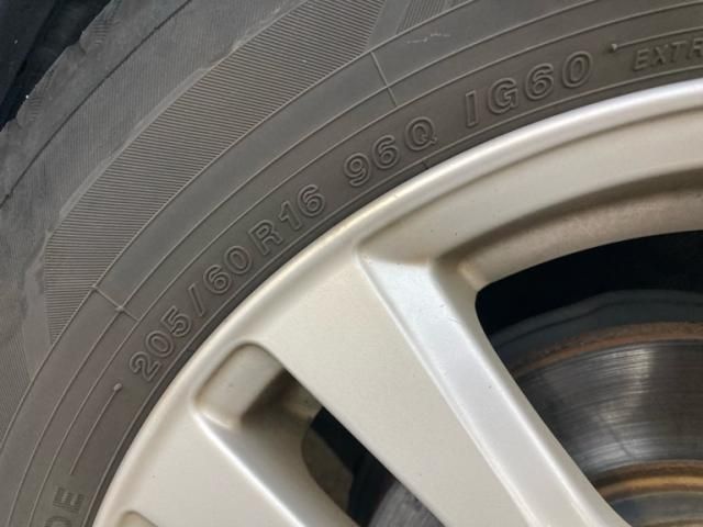 TOYOTA PRIUS Alpha 2012