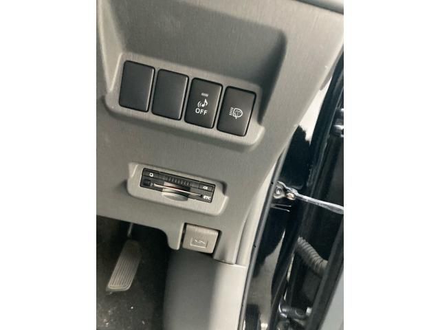 TOYOTA PRIUS Alpha 2012