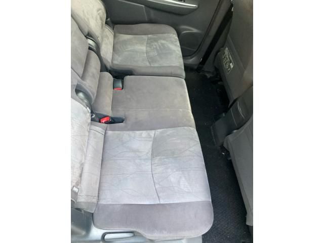 TOYOTA PRIUS Alpha 2012