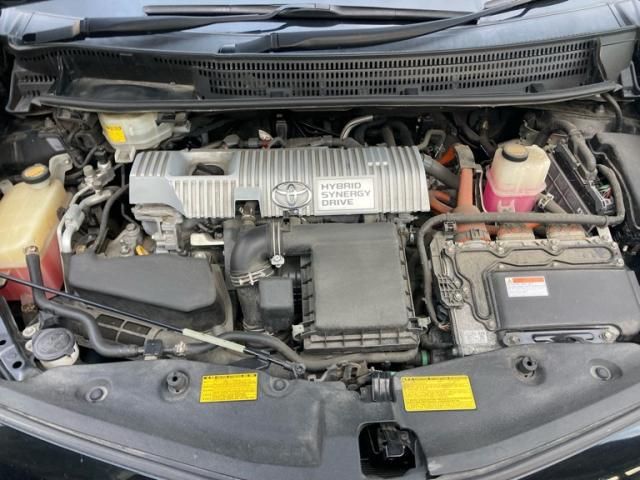 TOYOTA PRIUS Alpha 2012