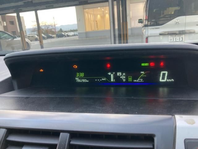 TOYOTA PRIUS Alpha 2012