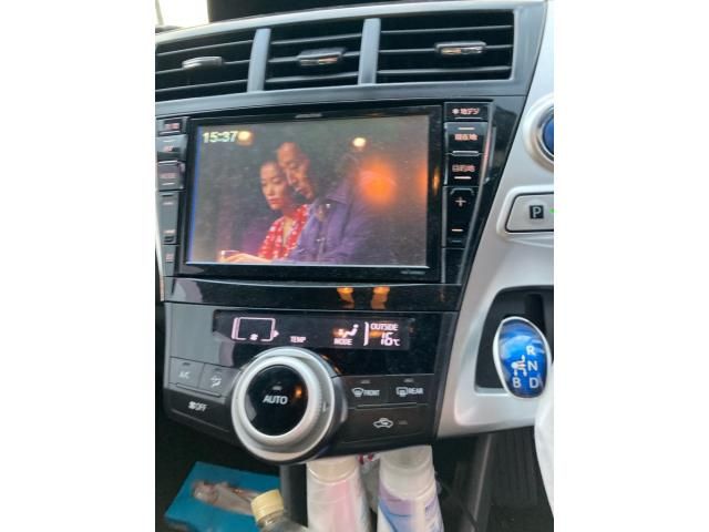 TOYOTA PRIUS Alpha 2012