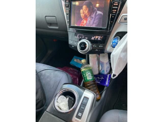 TOYOTA PRIUS Alpha 2012