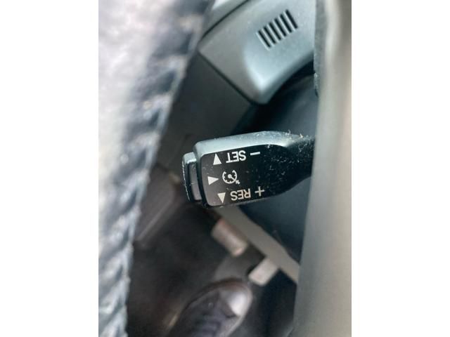 TOYOTA PRIUS Alpha 2012