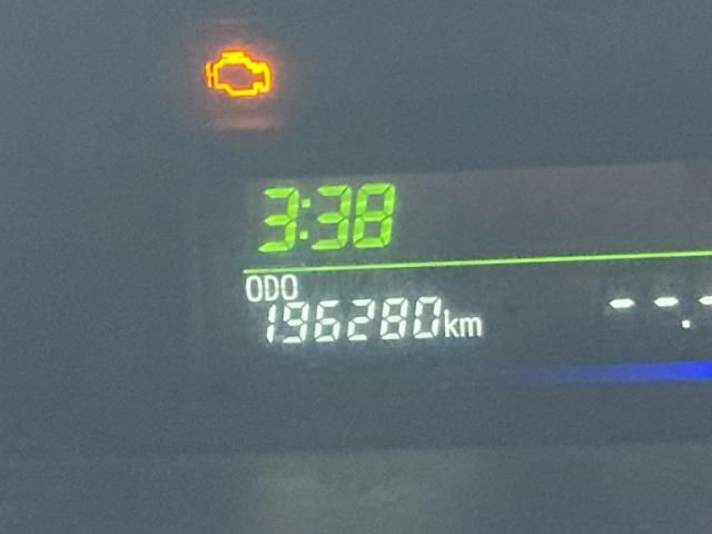 TOYOTA PRIUS Alpha 2012