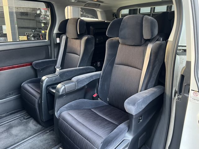 TOYOTA VELLFIRE 2009