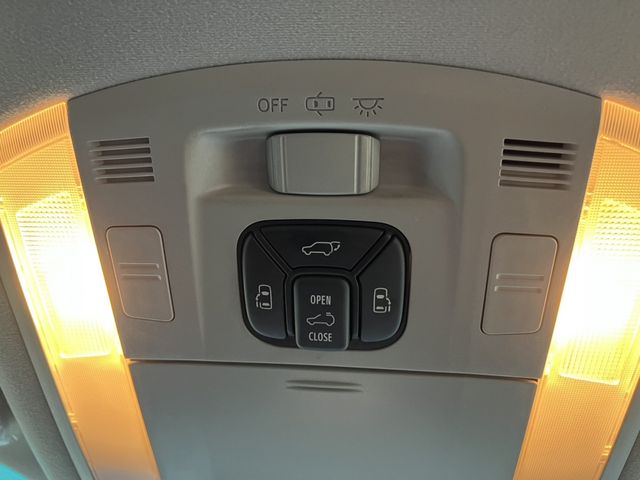 TOYOTA VELLFIRE 2009