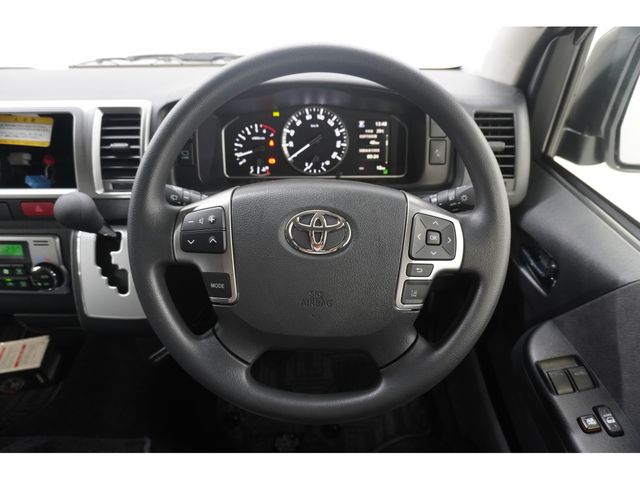 TOYOTA HIACE wagon 4WD 2025