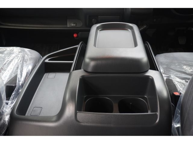 TOYOTA HIACE wagon 4WD 2025